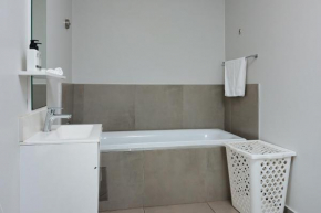 Chic 2 Bed Apartment High Speed Wifi